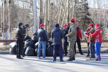 Тува. Депутаты Кызылского парламента вышли на субботник