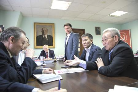 Член ЦК КПРФ Баир Цыренов — в Якутске