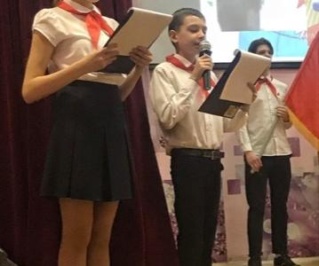 Новосибирские пионеры посвятили в октябрята своих младших товарищей
