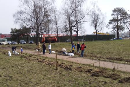 Подмосковные коммунисты провели субботник у монумента В.И.Ленина на Каширском шоссе