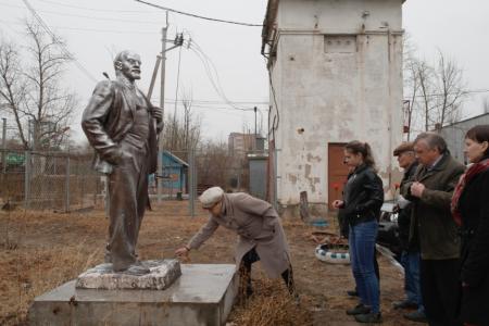 В День рождения В.И. Ленина коммунисты Забайкалья возложили красные гвоздики