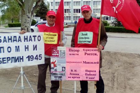 Сталинградские коммунисты отметили День Знамени Победы