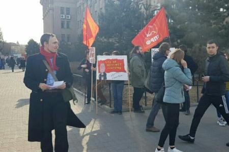 Хабаровские комсомольцы поддержали Геннадия Зюганова в его споре с Дерипаской