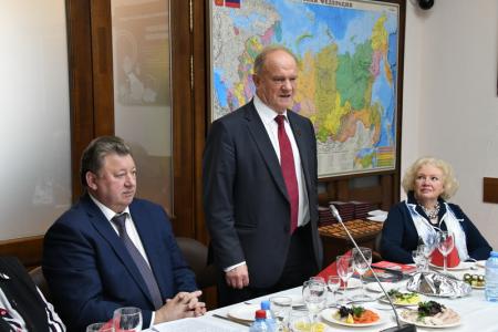Г.А. Зюганов наградил памятными медалями ЦК КПРФ ветеранов космонавтики