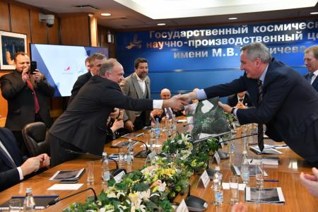 Г.А. Зюганов предложил простить долги Центру им. Хруничева