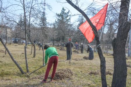 Республика Хакасия. Коммунисты Абакана убирали столицу на субботнике
