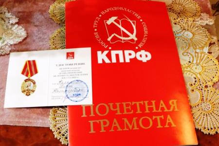 Ольга Алимова поздравила с юбилеем ветерана 
