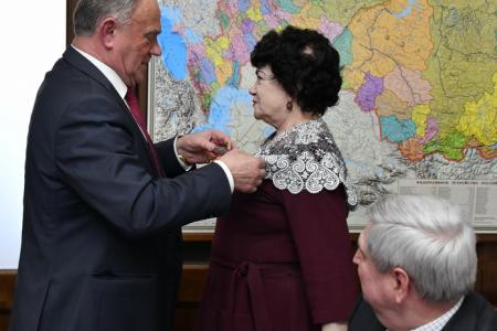Депутаты фракции КПРФ в Госдуме награждены памятной медалью ЦК КПРФ «75 лет освобождения Крыма и Севастополя»