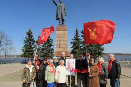 Ивановская область. Кинешемские коммунисты в честь дня рождения Ленина провели автопробег «Слава Ленину»