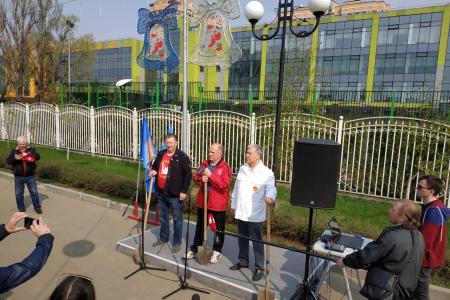 Денис Парфенов принял участие в субботнике в Совхозе им. В.И. Ленина