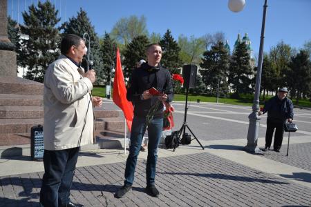 Астраханские коммунисты почтили память вождя мирового пролетариата
