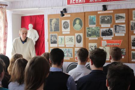 Тульская область. Ефремовские коммунисты рассказали школьникам о Ленине
