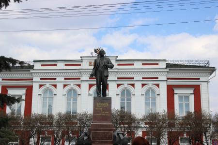 Во Владимире прошло традиционное возложение цветов к памятникам В.И. Ленину