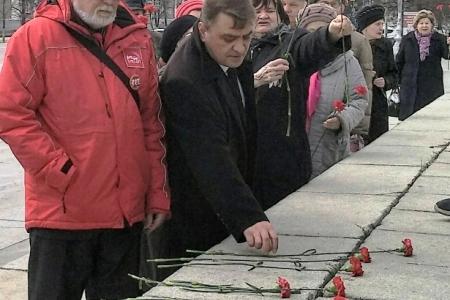 В Курганской области прошло возложение цветов  вождю мирового пролетариата