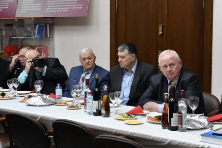 Г.А. Зюганов наградил памятными медалями ЦК КПРФ ветеранов космонавтики