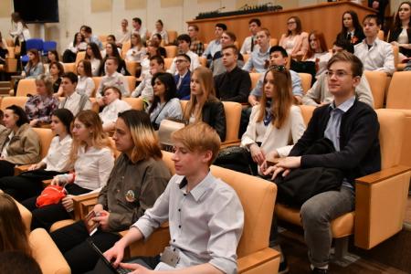 «Истоки нашей Победы». Г.А. Зюганов провел открытый патриотический урок для студентов и школьников