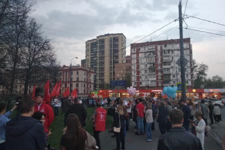 Денис Парфенов встретился с жителями столичного района Зюзино