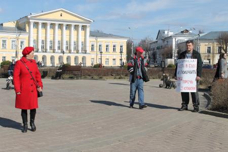 Коммунисты Костромы провели пикет в рамках Всероссийской акции в поддержку лидера КПРФ Геннадия Зюганова