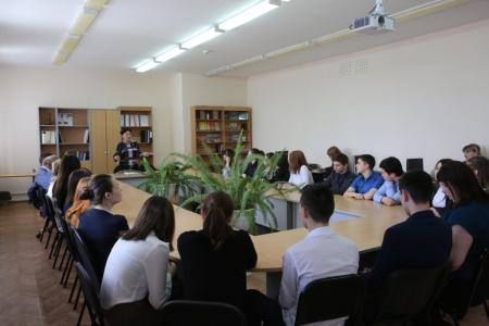 Депутат-коммунист Тюменской областной Думы Т.Н. Казанцева провела парламентский урок в МАОУ №14 города Тобольска