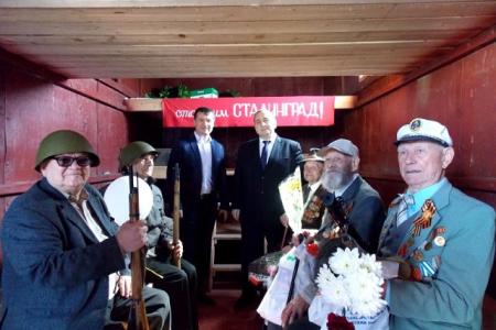 Саратовская область. В Петровске коммунисты встретили с красными знаменами легендарный воинский эшелон 