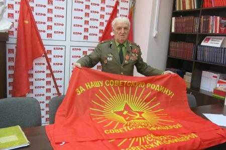 В Чувашии вручили знамёна Союза советских офицеров