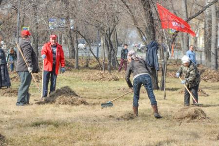 Республика Хакасия. Коммунисты Абакана убирали столицу на субботнике