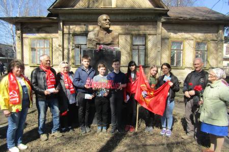Ивановская область. Кинешемские коммунисты в честь дня рождения Ленина провели автопробег «Слава Ленину»