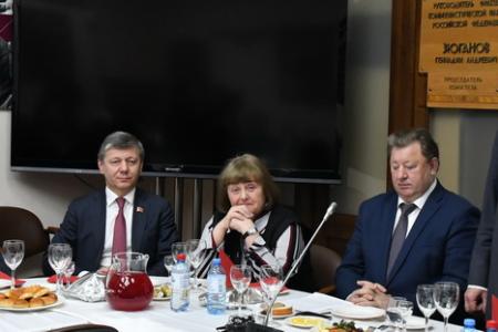 Г.А. Зюганов наградил памятными медалями ЦК КПРФ ветеранов космонавтики