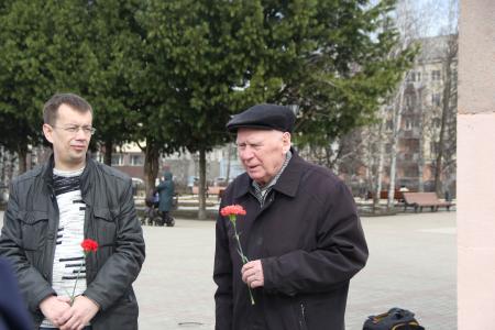 Республика Коми. Коммунисты возложили цветы к памятнику В.И. Ленину