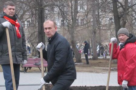 Пермские коммунисты приняли участие в ленинском субботнике