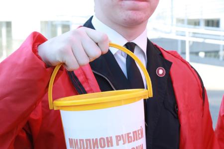 В Омске Дерипаске скинулись «на бедность»