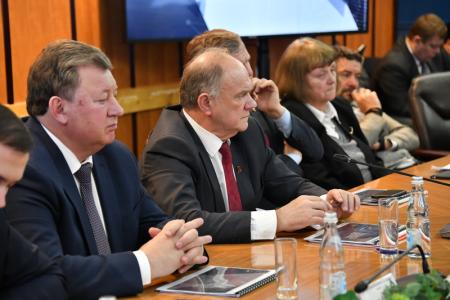 Г.А. Зюганов предложил простить долги Центру им. Хруничева