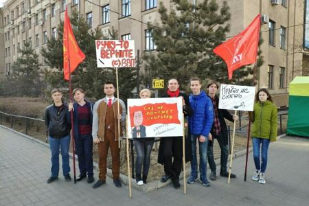Хабаровские комсомольцы поддержали Геннадия Зюганова в его споре с Дерипаской