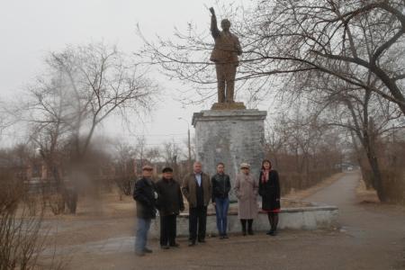В День рождения В.И. Ленина коммунисты Забайкалья возложили красные гвоздики
