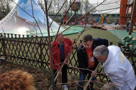Денис Парфенов принял участие в субботнике в Совхозе им. В.И. Ленина