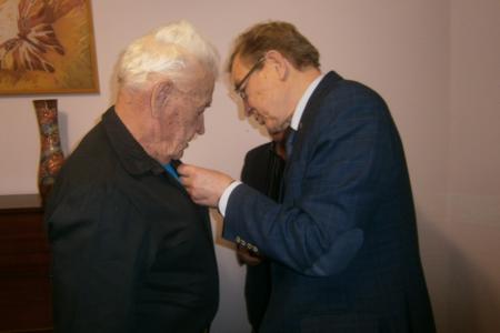 Владимир Поздняков вручил награды на встрече с читинскими ветеранами