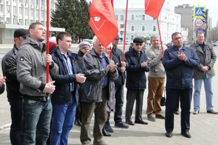 В день рождения Ленина в Благовещенске коммунисты возложили  цветы к памятникам В.И. Ленина