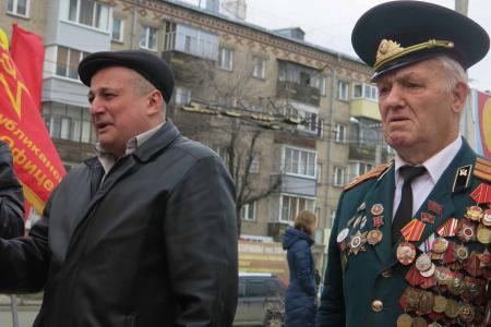  В Чувашии отметили день космонавтики возложением цветов к памятнику пионеру космоса