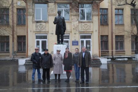 В День рождения В.И. Ленина коммунисты Забайкалья возложили красные гвоздики