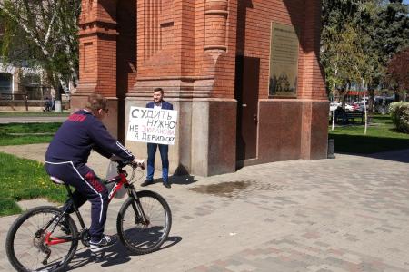 «Руки прочь от Зюганова!» В Краснодарском крае прошли пикеты в поддержку лидера КПРФ