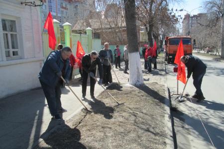 Самарские коммунисты вышли на субботник
