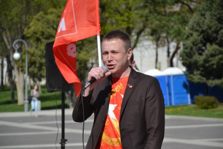 Астраханские коммунисты почтили память вождя мирового пролетариата