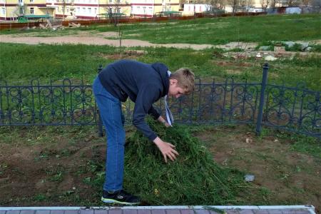 Астраханские коммунисты провели ленинский субботник