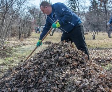 Республика Хакасия. Коммунисты Абакана убирали столицу на субботнике
