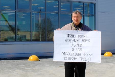 Саратовская область (р.п.Озинки). Одиночные пикеты КПРФ против бездарной власти