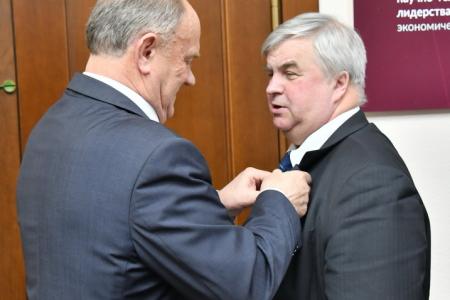 Г.А. Зюганов наградил памятными медалями ЦК КПРФ ветеранов космонавтики