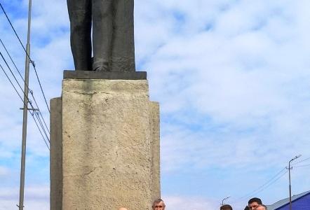 В Курганской области прошло возложение цветов  вождю мирового пролетариата