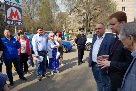 Москва. Депутат-коммунист Д.А. Парфенов ознакомился с проектом строительства метро в Северном районе