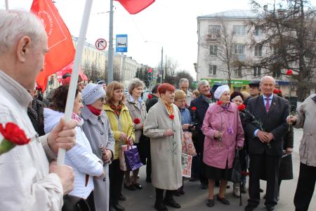 Во Владимире прошло традиционное возложение цветов к памятникам В.И. Ленину