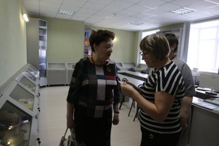 Депутат-коммунист Тюменской областной Думы Т.Н. Казанцева провела парламентский урок в МАОУ №14 города Тобольска